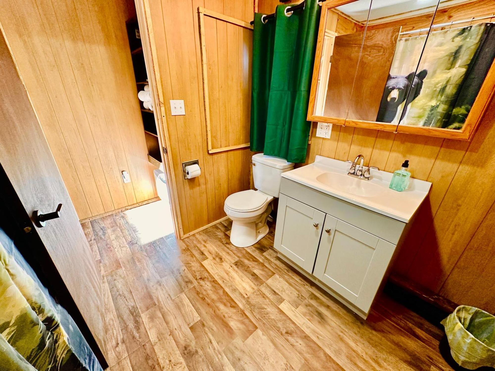 Roberts Lodge Tok Room photo