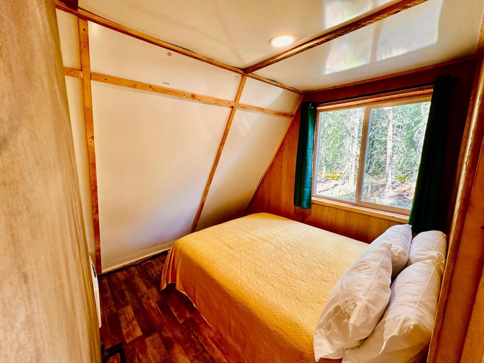 Roberts Lodge Tok Room photo